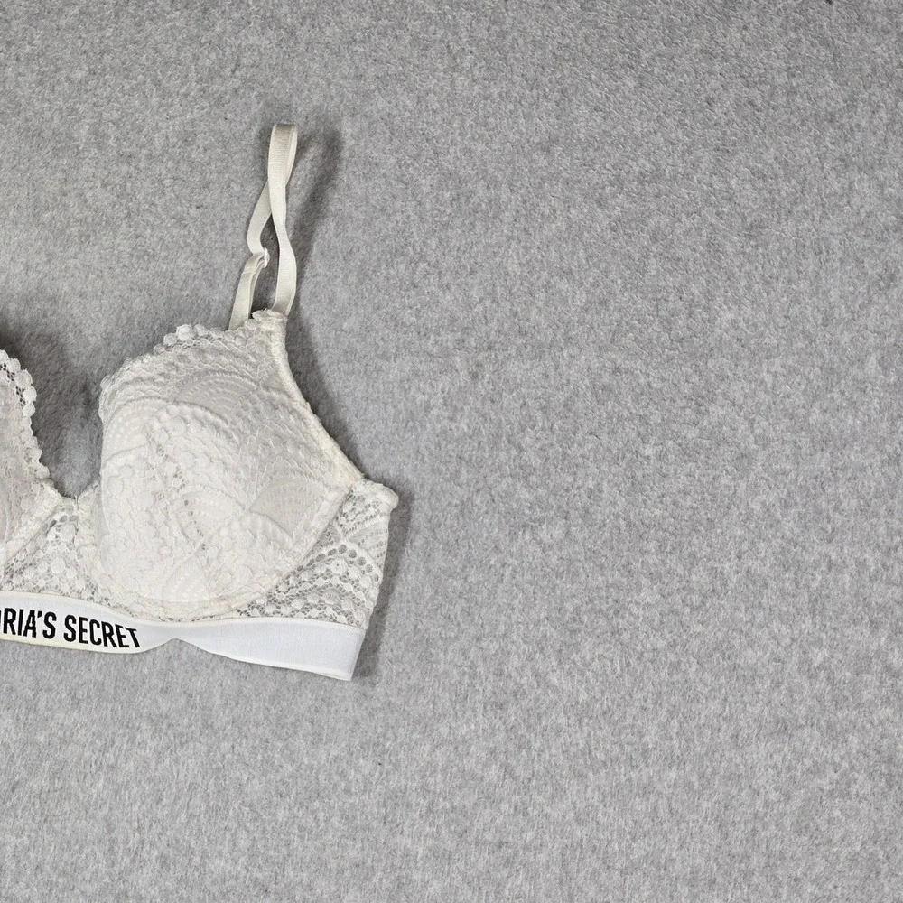 Victoria's Secret Women Bra 34B White Lightly Lined Underwired Lace Logo READ